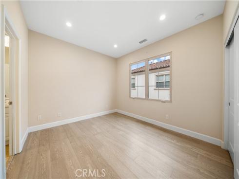 66 Berkshire Wood , Irvine, CA