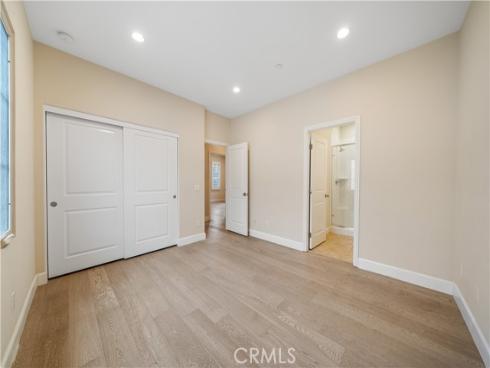 66 Berkshire Wood , Irvine, CA