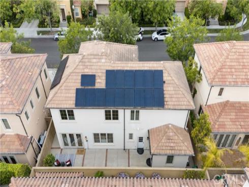 66 Berkshire Wood , Irvine, CA