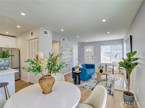 28 Columbia 18 , Irvine, CA