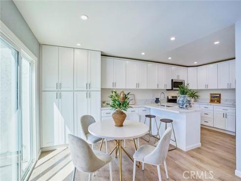 28 Columbia 18 , Irvine, CA