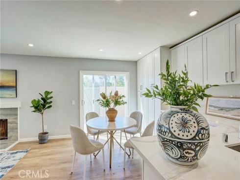 28 Columbia 18 , Irvine, CA