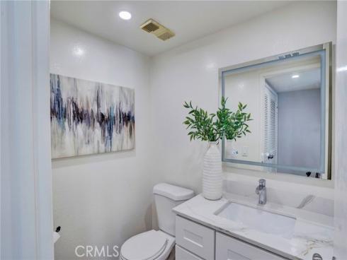 28 Columbia 18 , Irvine, CA