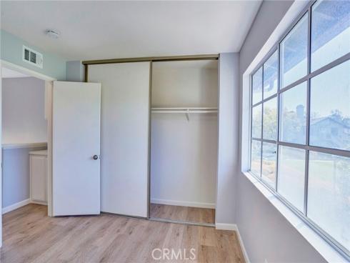 28 Columbia 18 , Irvine, CA