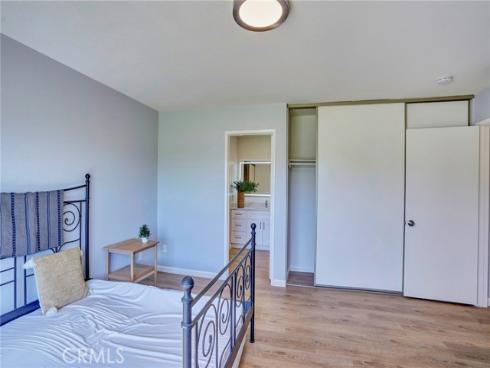 28 Columbia 18 , Irvine, CA