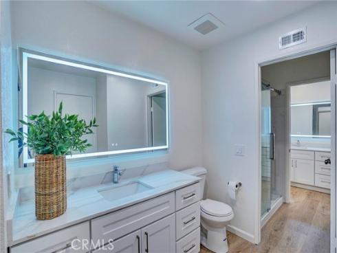 28 Columbia 18 , Irvine, CA