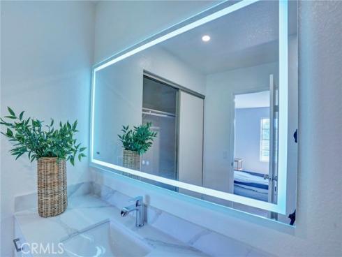 28 Columbia 18 , Irvine, CA