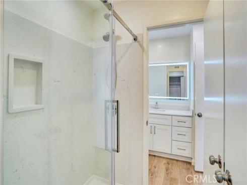 28 Columbia 18 , Irvine, CA