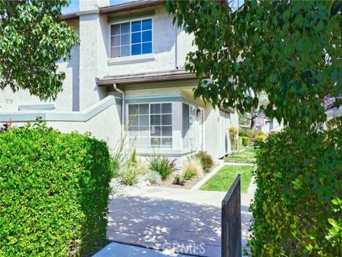 28 Columbia 18 , Irvine, CA