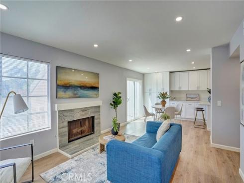 28 Columbia 18 , Irvine, CA