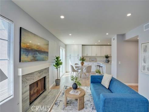 28 Columbia 18 , Irvine, CA