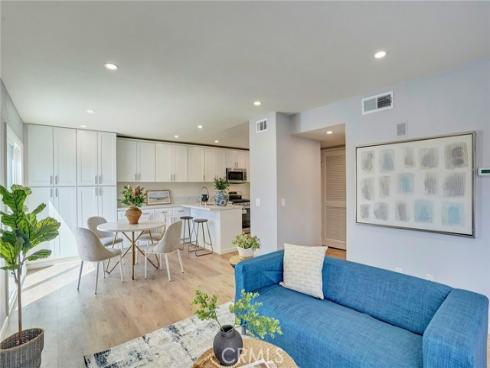 28 Columbia 18 , Irvine, CA