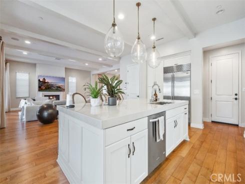 10 Shadybend , Irvine, CA