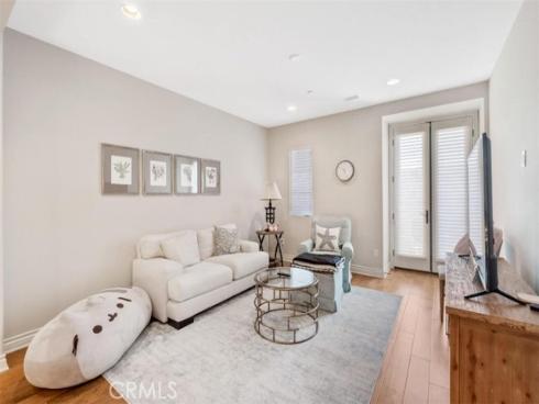 10 Shadybend , Irvine, CA