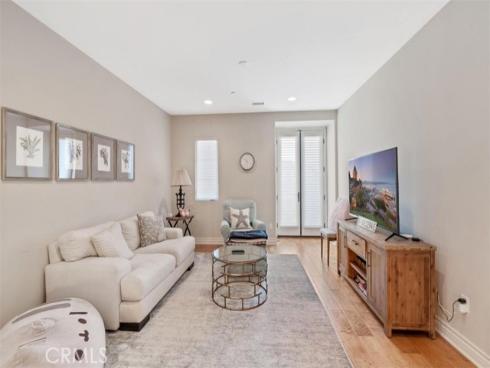 10 Shadybend , Irvine, CA