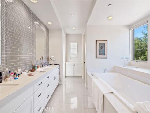 10 Shadybend , Irvine, CA