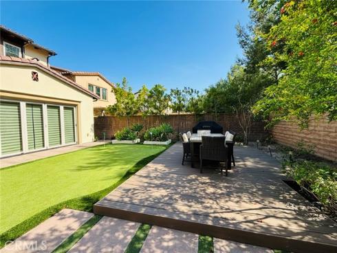 10 Shadybend , Irvine, CA