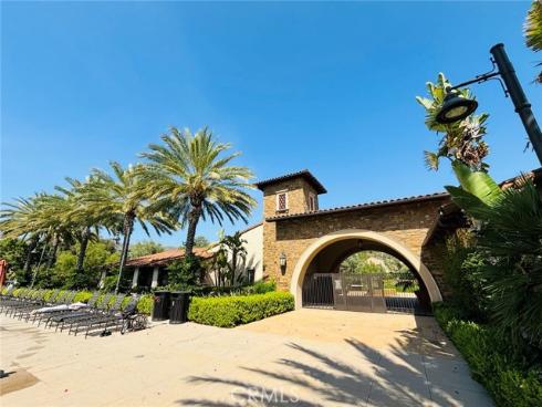 10 Shadybend , Irvine, CA