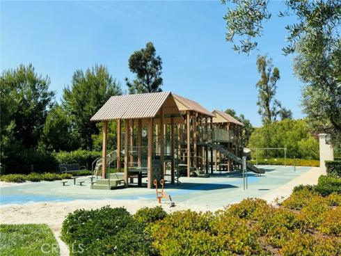 10 Shadybend , Irvine, CA