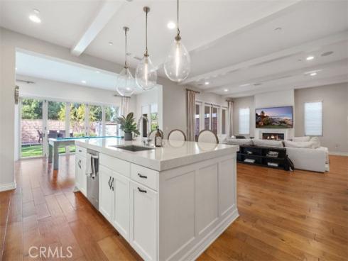 10 Shadybend , Irvine, CA