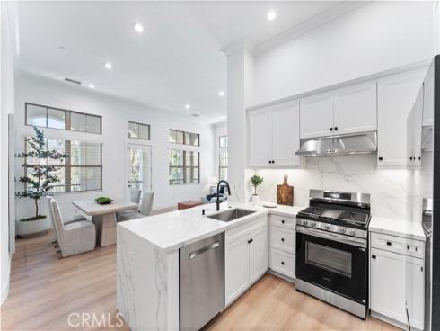 90 Mayfair , Irvine, CA