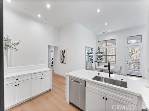 90 Mayfair , Irvine, CA