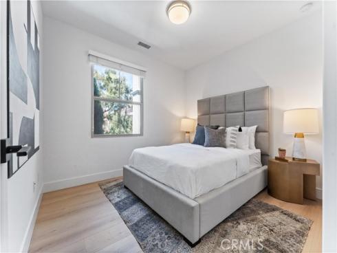 90 Mayfair , Irvine, CA