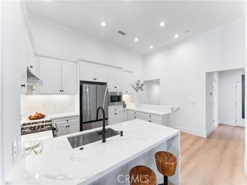 90 Mayfair , Irvine, CA