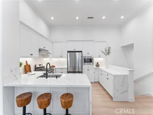 90 Mayfair , Irvine, CA