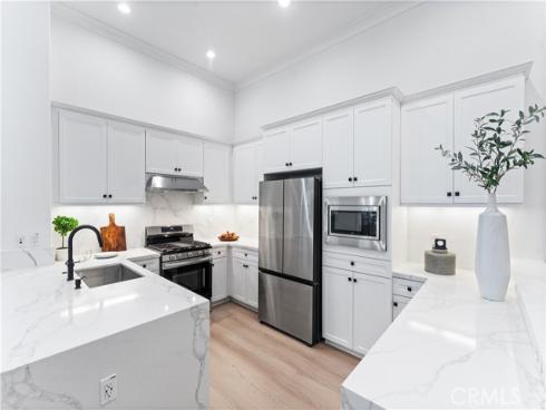 90 Mayfair , Irvine, CA