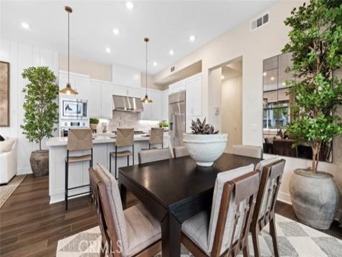 183 Sawbuck , Irvine, CA