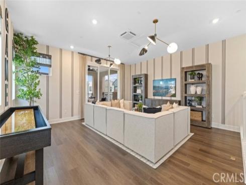 183 Sawbuck , Irvine, CA