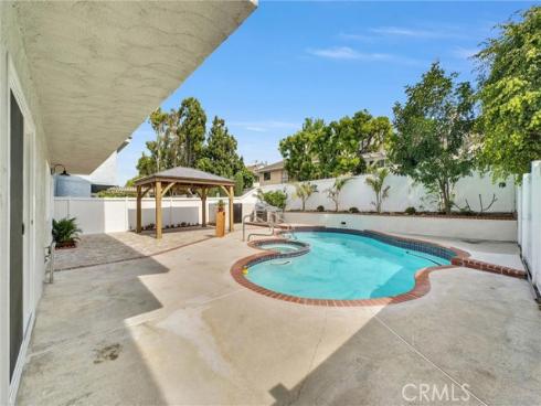 56 Monticello , Irvine, CA