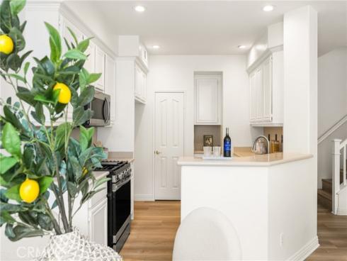 97 Sapphire 39 , Irvine, CA