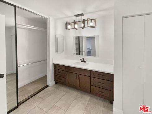 99 Streamwood , Irvine, CA