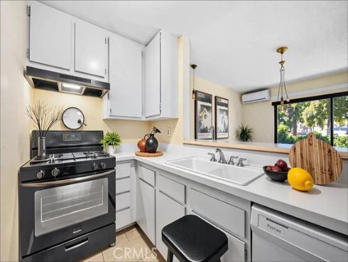 208  Orange Blossom  24 , Irvine, CA