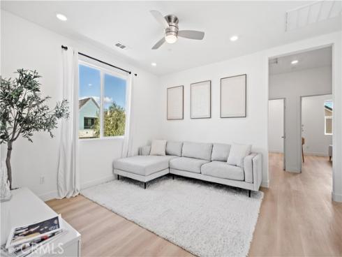 396  Chorus  , Irvine, CA