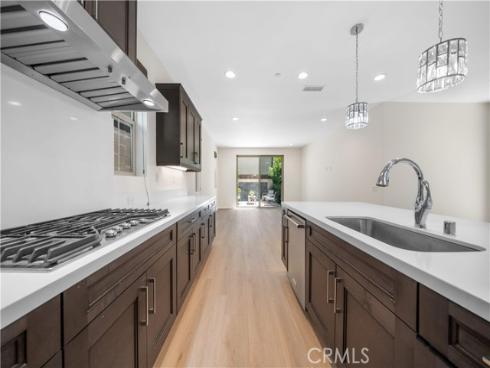 120 Halo , Irvine, CA