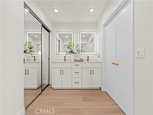 49 W Yale 26 Loop, Irvine, CA