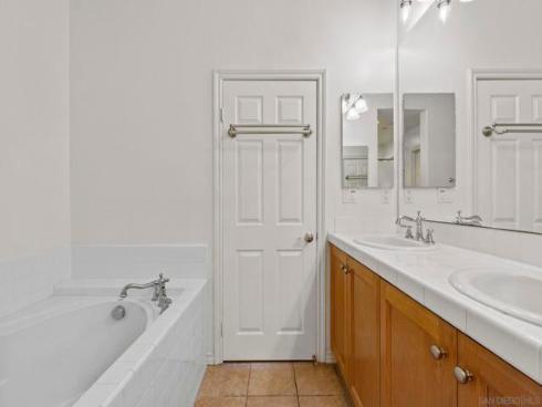 52 Honey Locust , Irvine, CA