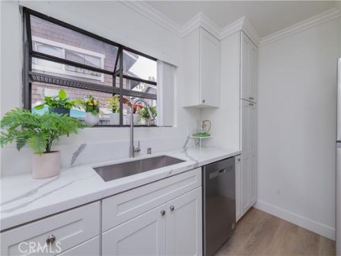 303 Streamwood , Irvine, CA