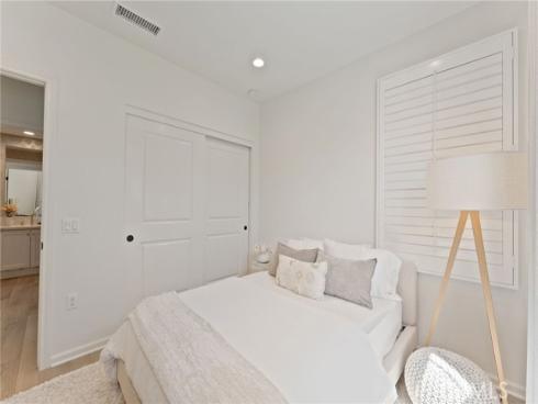 115 Oak Forest , Irvine, CA