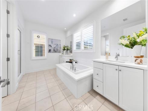 141 Dolci , Irvine, CA