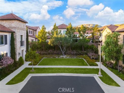 141 Dolci , Irvine, CA