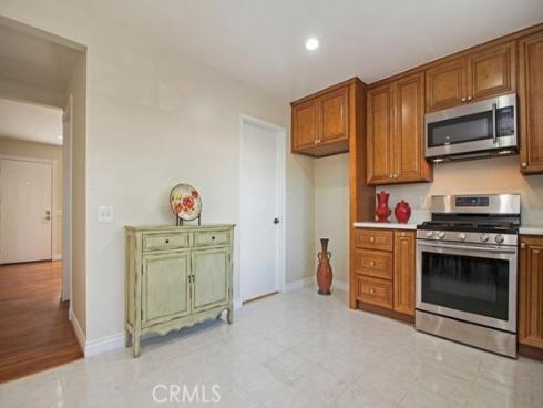 3  Albany  61 , Irvine, CA