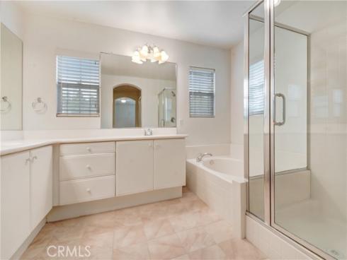 5 Chinaberry , Irvine, CA