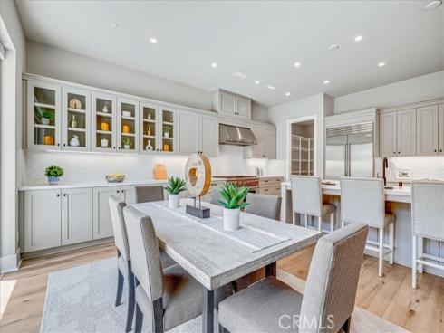 100  Bozeman  , Irvine, CA