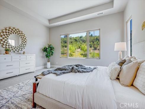 100  Bozeman  , Irvine, CA