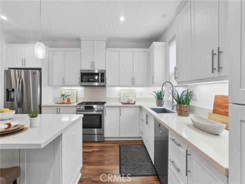 2206 Synergy , Irvine, CA