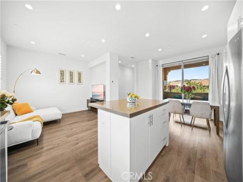 118 Outwest , Irvine, CA